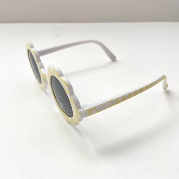 Girls Daisy Sunglasses with Yellow White Checker Pattern - Picture 8 of 9